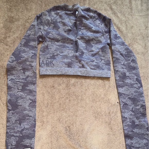 Gymshark Camo
Seamless Long
Sleeve Crop Top
- Lavender Grey - Picture 2 of 5
